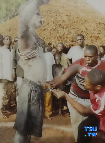 非洲男割礼图片