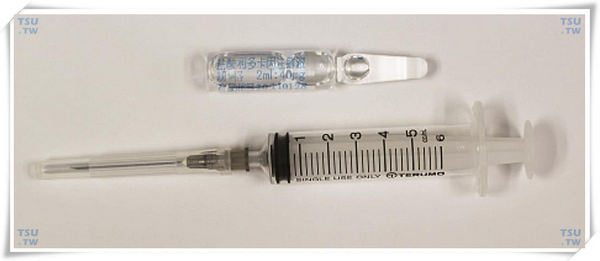  利多卡因安瓿瓶和注射器